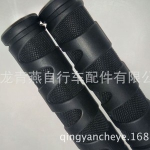 Poignées de guidon de vélo de montagne 22,2 mm antidérapantes en PVC noir - Product Image 3