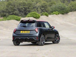 Auto a Benzina Commerciale Compatta 3 Porte 4 Posti Hatchback MINI JCW 2025 JOHN COOPER WORKS per Pendolarismo Quotidiano - Product Image 5