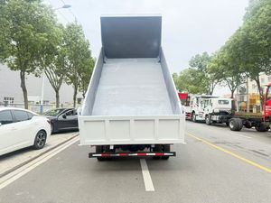 Camión de carga basculante Sinotruck Howo para el transporte y carga de materiales de construcción con sistema de elevación hidráulico - Product Image 4