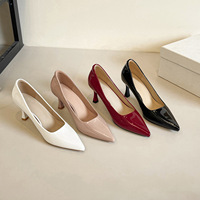 Elegante Damen Spitze Pumps Glänzendes Lackleder Blockabsatz Büro-Kleiderschuhe Party Formelle Hochzeits-Absatzschuhe OEM/ODM