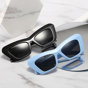 Nouvelles lunettes de soleil œil de chat pour femmes, protection UV400, monture en plastique et métal, lunettes de mode pour l'extérieur, options de couleurs noir et bleu - Product Image 1