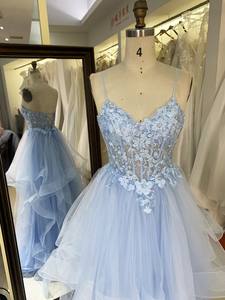Robe de soirée sans manches bleu ciel à volants et col en V en dentelle moelleuse, style <span class=keywords><strong>princesse</strong></span> féerique, haute qualité, vente en gros 2026 - Product Image 2