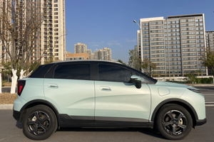 Geometry E Firefly Modelo 2020 401KM Lightning Tiger, SUV de 5 Plazas, Automático, Cuero Oscuro, Techo Solar Eléctrico R16, Cámara Trasera - Product Image 3