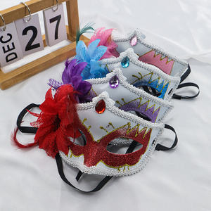 Voile de soirée haut de gamme pour femme, style Saint-Valentin, demi-visage, avec fleur latérale et strass, en plastique, pour couple - Product Image 2