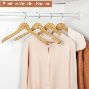Perchas de Madera de Bambú Ecológicas LINDON, Diseño de Hombros Anchos, Percha Reciclada Personalizada con Barra para Pantalones, para Abrigos, Trajes y Pantalones - Product Image 4