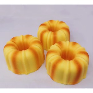 Jouet anti-stress en PU à rebond lent, en forme de pain d'ananas creux - Product Image 4
