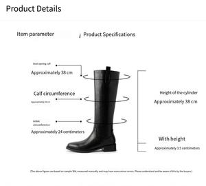 Bottines élégantes pour femmes, hauteur genou, bout rond, talons mi-hauts tendance, design à enfiler, pour les fêtes d'automne, d'hiver et de printemps - Product Image 4