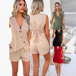 Nouvel <span class=keywords><strong>ensemble</strong></span> d'été décontracté deux pièces pour <span class=keywords><strong>femme</strong></span> : gilet asymétrique à col en V et short avec boutons sur le devant - Product Image 1