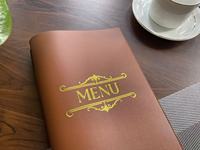 Couverture de menu pliable A5 en similicuir rétro classique avec inscription « Menu » en relief doré, adaptée aux dossiers de menu de restaurant et de café