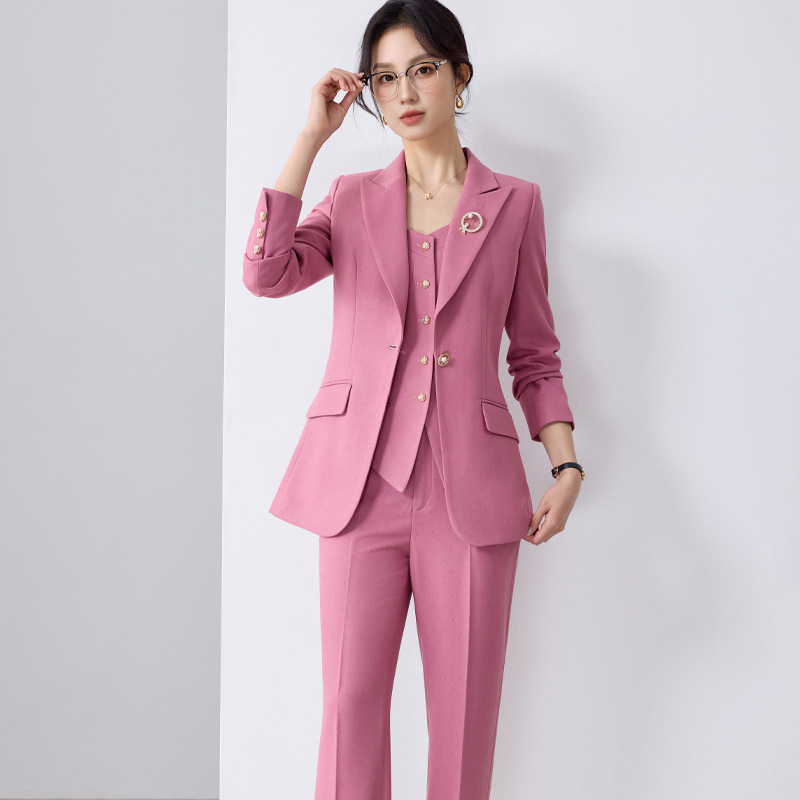 Pink suit flared pants brooch