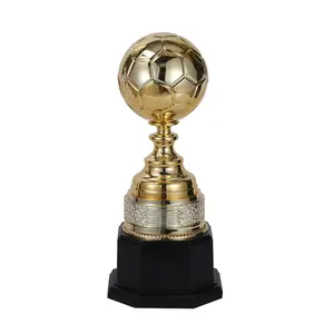Yiwu collezione di calcio professionale trofeo produce su misura coppa trofeo calcio calcio all'ingrosso coppa trofeo con la palla