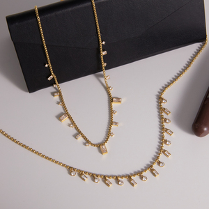 Collier avec pendentif carré en acier inoxydable plaqué or 18 carats et strass blancs, chaîne en boîte, pour femmes, bijoux élégants, cadeau - Product Image 4