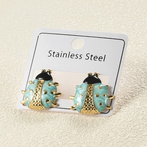 1 par de encantadores pendientes chapados en oro con forma de mariquita, pendientes de acero inoxidable con forma de escarabajo para mujeres y niñas, regalos de joyería de moda resistentes al agua - Product Image 6