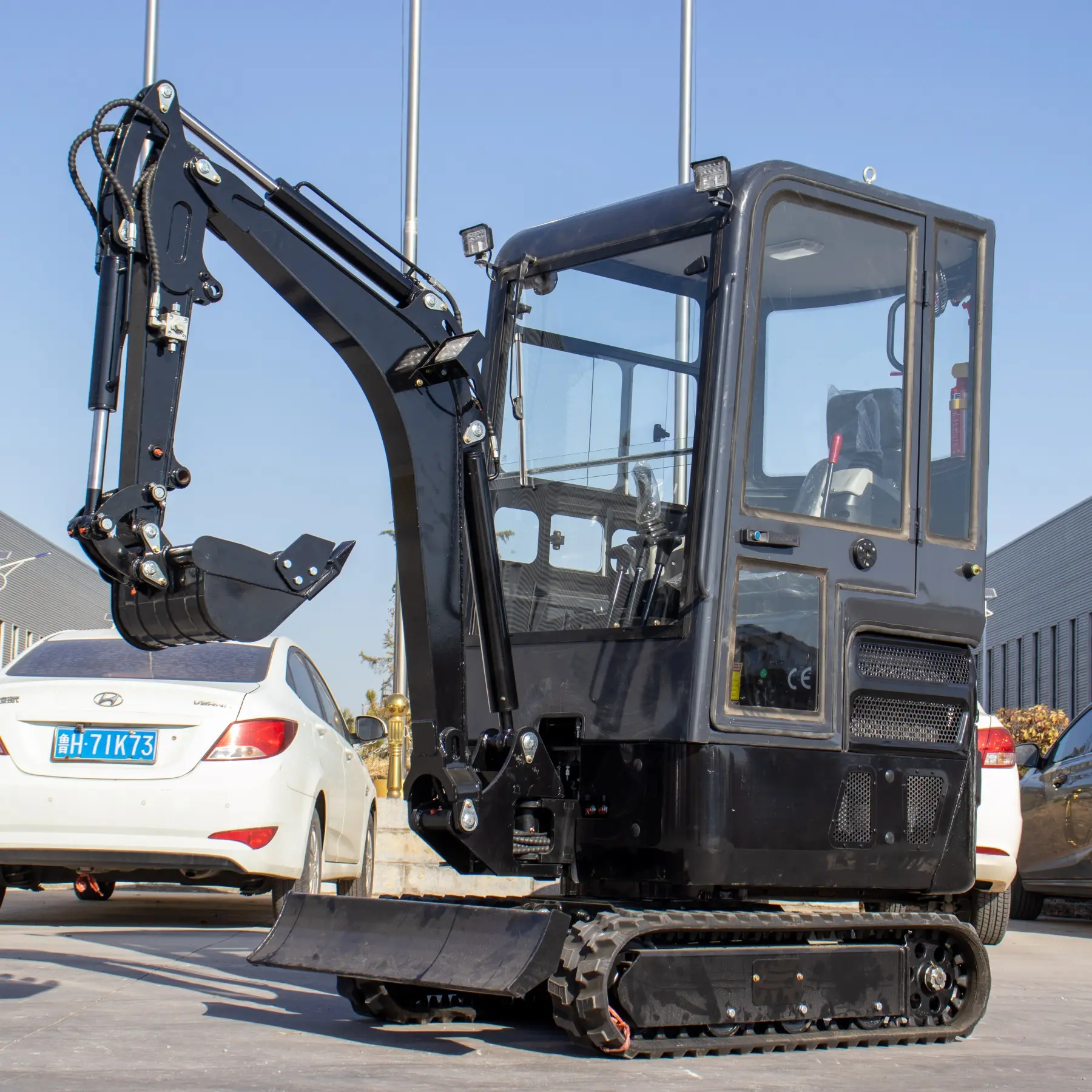 Mini pelle 2t de haute qualité avec balançoire à flèche de moteur Kubota du Japon et pistes rétractables