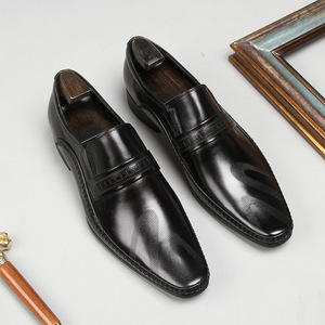 Zapatos de cuero para hombre con punta pequeña y diseño grabado, mocasines casuales modernos para hombres jóvenes - Product Image 5