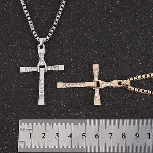 Collana con Croce di Strass del Personaggio Dominic Toretto dei Film <span class=keywords><strong>Fast</strong></span> <span class=keywords><strong>and</strong></span> <span class=keywords><strong>Furious</strong></span>, Ciondolo in Cristallo, Gioielli da Uomo - Product Image 6