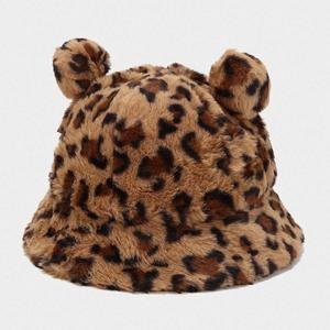Chapeau Bob Hiver Léopard en Velours Doux et Fourrure pour Femme – Chapeau Chaud d'Extérieur en Fausse Fourrure Moelleuse - Product Image 5