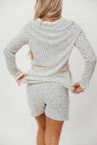 Ensemble pyjama de maternité à motif floral 100% coton respirant, col rond, manches longues, <span class=keywords><strong>pantalon</strong></span> court, couleur ivoire, adapté aux grossesse - Product Image 5