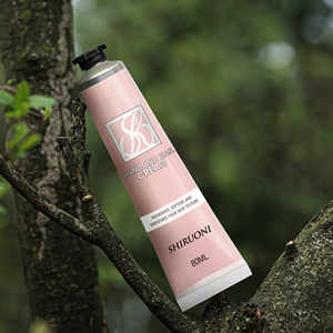 Crème pour les mains avec logo personnalisé Nourrit les peaux très sèches Crème pour les mains Sakura au beurre de karité et à l'extrait de rose vegan, non collante - Product Image 2