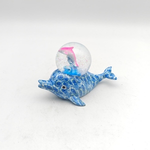Globe de Noël en résine artistique avec impression par transfert d'eau, motif Père Noël et dauphin des neiges, avec fée et <span class=keywords><strong>musique</strong></span>, pour cadeaux de fêtes - Vente en gros - Product Image 1