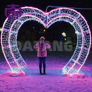 Arche lumineuse 3D en forme de cœur LED pour Noël, tunnel lumineux extérieur, motif décoratif féerique pour l'affichage de Noël - Product Image 2