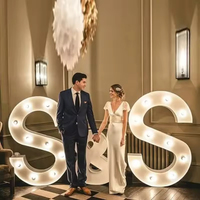 Vente en gros de petites LED personnalisées Lettres de chapiteau à piles numérotées 3D pour décoration de fête d'anniversaire de mariage