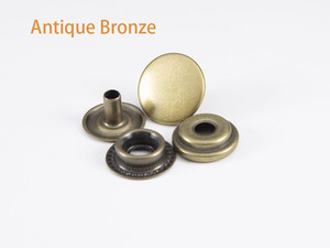 Petit bouton pression avec technique de placage - Product Image 5