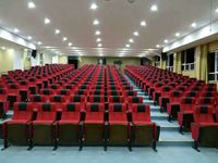 Chaise d'auditorium compacte JY-618 avec tablette d'écriture pliable et structure métallique pour amphithéâtre, école et salle de conférence