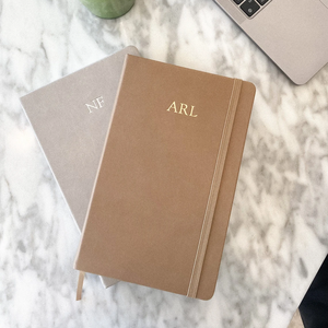 Carnet de notes en cuir vegan gris pierre avec autocollants pour la tenue d'un journal, fournitures de journalisation, carnet ligné vierge, planificateur de bureau personnalisé avec monogramme - Product Image 6