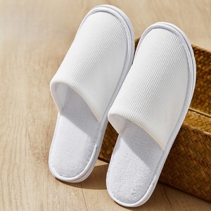 Chaussons d'hôtel personnalisés jetables pour locations de vacances, voyages, spas, chaussons pour invités - Product Image 4