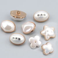 17mm 19mm 22mm Kancing Mutiara Dekoratif Berbahan Paduan Seng Lapis Emas, Bentuk Tidak Beraturan, Buatan Khusus, untuk Pakaian Wanita, Mantel, Blus