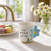 Mug Kopi Keramik Lukis Tangan dengan Gagang Bunga, Aman untuk Mesin Cuci Piring, untuk Minuman Panas/Dingin dan Dekorasi Rumah