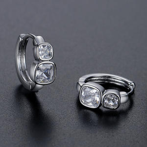 Aros Minimalistas Brillantes Chapados en Oro y Plata con Incrustaciones de Circonita Cuadrada, Pequeños Aros de Moda para Uso Diario, Joyería de Moda - Product Image 2