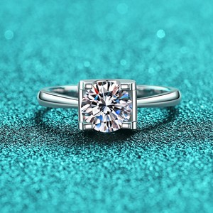 MOQ 1 Anello <span class=keywords><strong>Solitario</strong></span> Classico in <span class=keywords><strong>Argento</strong></span> Sterling S925 Placcato Oro 18K con Moissanite VVs1, a Quattro Griffe, Nickel-Free, Certificato da Terze Parti - Product Image 3