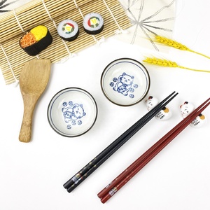 Set di Stoviglie Giapponesi Ecologiche Fortune Cat per <span class=keywords><strong>Sushi</strong></span>: Bacchette in Legno, Poggiabacchette/Piatto in Ceramica, Tappetino in Bambù per <span class=keywords><strong>Sushi</strong></span>, Piatto per Riso - Product Image 4