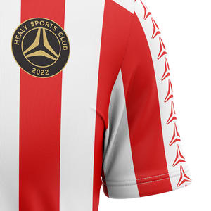 قمصان كرة قدم كلاسيكية بخطوط حمراء وبيضاء للرجال، قميص رياضي عتيق مع شعار، قمصان كرة قدم مخصصة بالجملة - Product Image 4