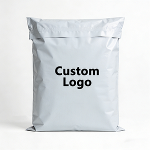 Sobre de Envío Acolchado Metálico Plateado Ecológico, Bolsa de Embalaje para Ropa Resistente al Agua y a Desgarros - Product Image 1