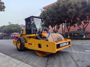 Compacteur vibrant d'occasion CAT CS683E à tambour unique, force d'excitation 320 kN, pour la construction routière - Product Image 5