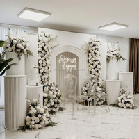 NIKA Décoration de toile de fond de mariage blanche en acrylique, Arche, Colonnes romaines ondulées, Socle à gâteau, Pilier de toile de fond