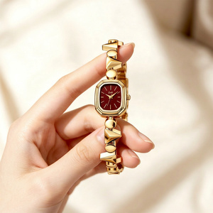 Reloj de pulsera para mujer con correa de acero dorada, cuarzo, resistente al agua, estilo retro de lujo. - Product Image 1