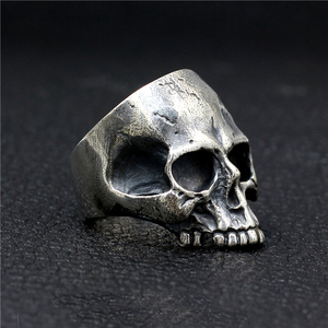 Bague tête <span class=keywords><strong>de</strong></span> <span class=keywords><strong>mort</strong></span> pour <span class=keywords><strong>homme</strong></span> en argent sterling 925 ajustable et plaqué rhodium - Product Image 3