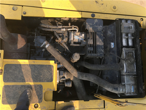 Excavatrice Komatsu PC130 d'occasion bien entretenue, poids opérationnel de 29 tonnes, moteur Cummins, faible nombre d'heures de fonctionnement, système hydraulique fluide - Product Image 6