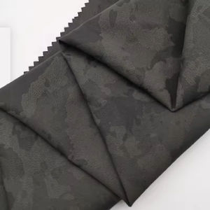 चीन निर्माता कस्टम मुद्रित वाटरप्रूफ नकली pu चमड़े का रेयन काले छलावरण रोल पैकिंग तैयार जैकेट कपड़े - Product Image 3