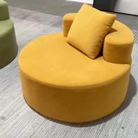 Canapé rond incurvé de luxe, fauteuil moderne confortable, canapé en tissu chenille, design compact, salon, intérieur d'appartement