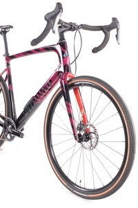 Bicicleta de Carretera Eléctrica Completa 2025 C68 Gravel Racing Di2 de 12 Velocidades - Cuadro de Carbono, Frenos de Disco Hidráulicos, Neumáticos de 42 mm, Doble Suspensión Totalmente Amortiguada - Product Image 4