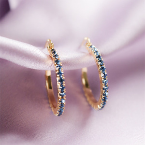 Orecchini a Cerchio in Oro 18K con Zaffiri Incastonati, Classici da Donna per Uso Quotidiano - Product Image 4