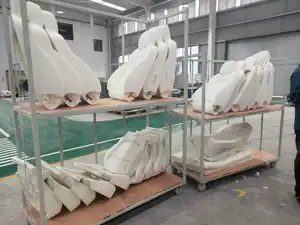 Macchina per la produzione di materassi in schiuma macchina per la pressatura della schiuma
