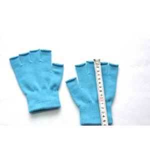 YJ030 Guantes de medio dedo de color liso, cálidos para otoño e invierno, adecuados para uso en la oficina, guantes de punto de lana, unisex, para adultos. - Product Image 1