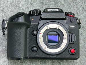 กล้อง Panasonic <span class=keywords><strong>Lumix</strong></span> GH6 25.21MP ถ่ายวิดีโอ 5.7K สำหรับงานวิดีโอระดับมืออาชีพ ลดราคาพิเศษ - Product Image 2