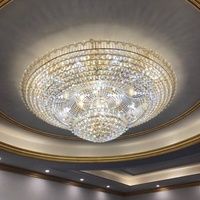Lustre doré d'intérieur au design moderne, produit de luxe, luminaire décoratif de plafond, éclairage d'intérieur, idéal pour une salle à manger ou un hôtel